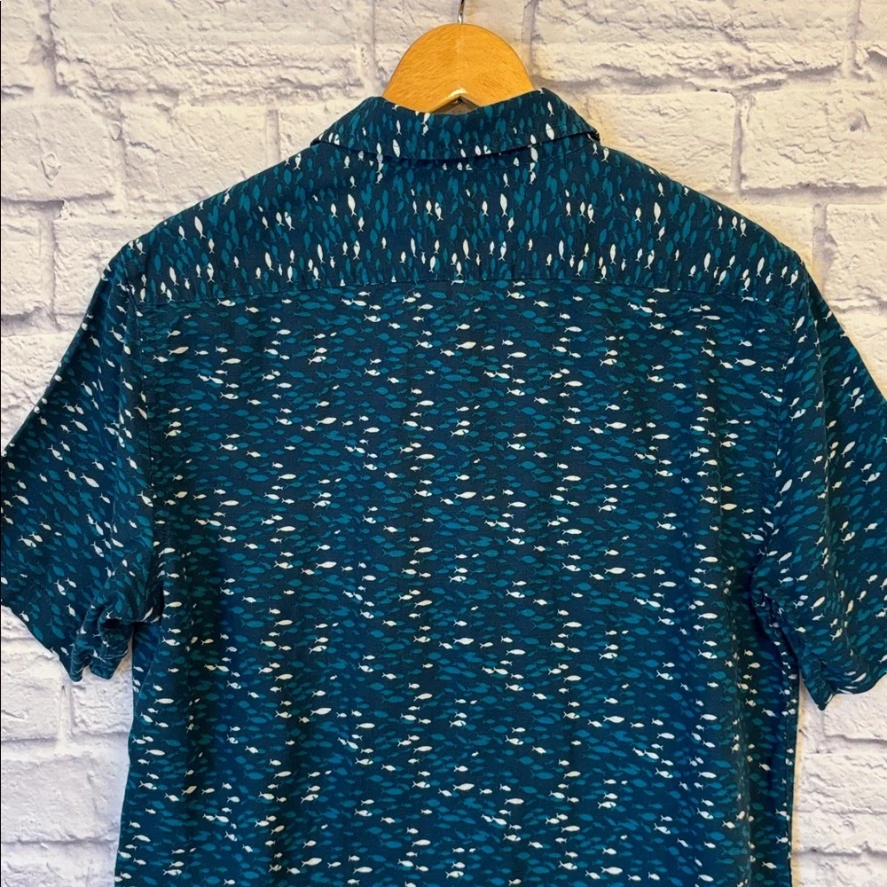 Banana Republic Linen Blend Fish Print Button Down Shirt Blue Men’s Size Medium